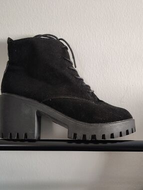 Vintage Womens Black Suede Lace-Up Chunky  Boot Excellent Condition Comfy 90's